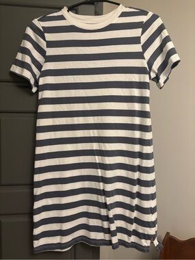 Striped Short Sleeve TShirt Dress - Grey and White